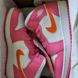 Air Jordan 1 Mids size 7Y pinksicle/safety orange/white